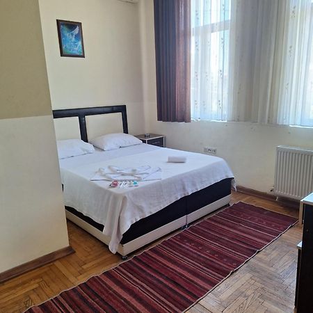 Gold Hotel Batum Bagian luar foto
