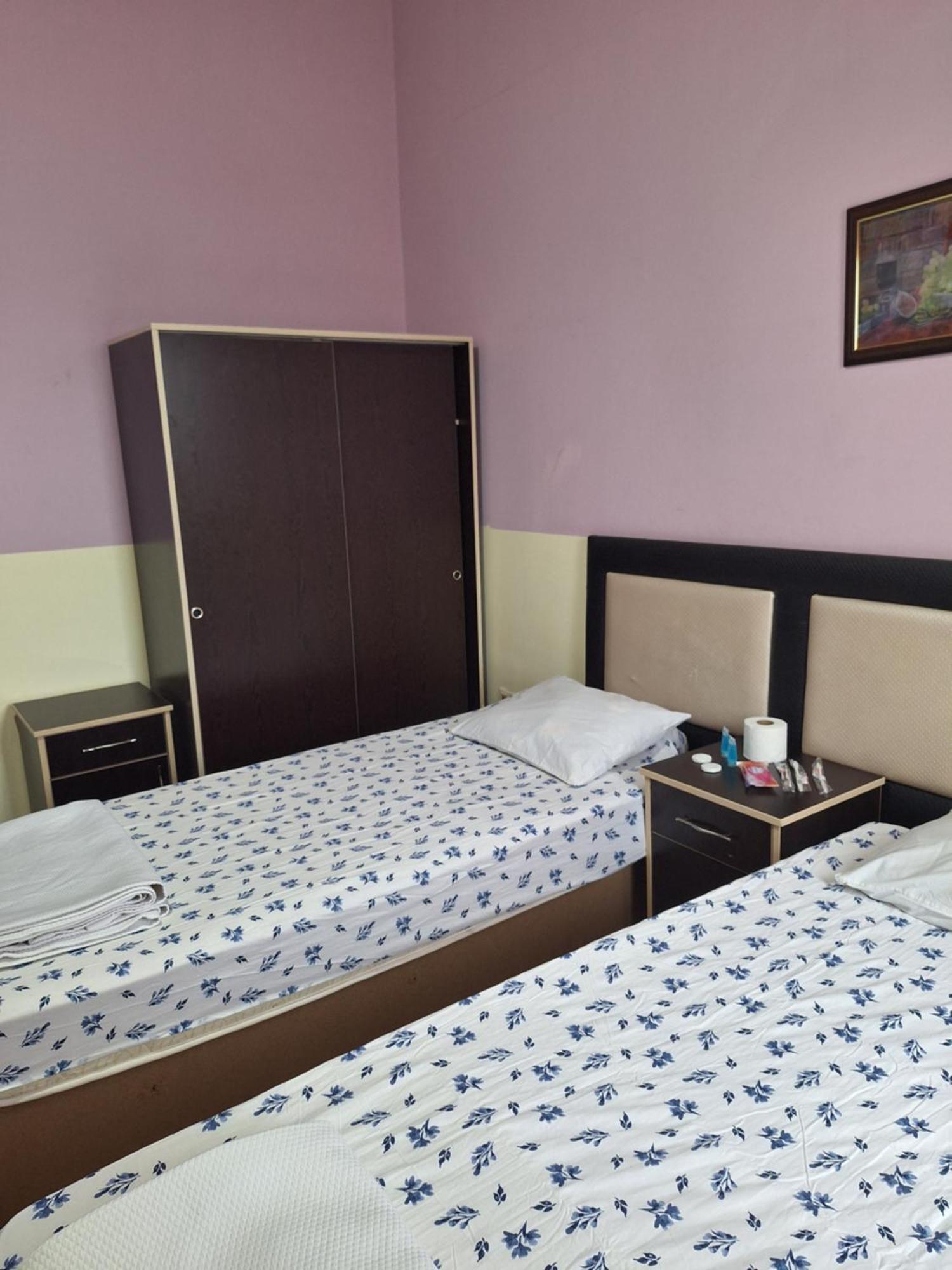 Gold Hotel Batum Bagian luar foto