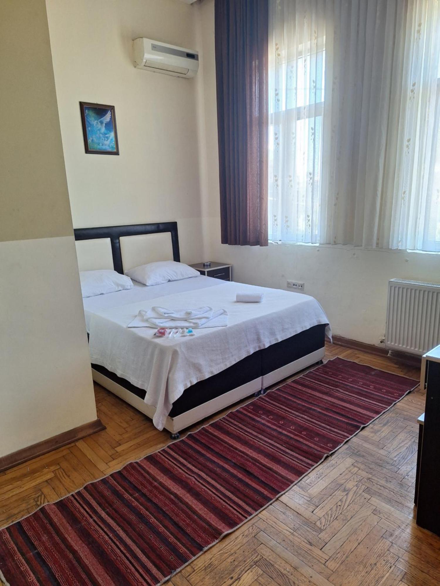 Gold Hotel Batum Bagian luar foto