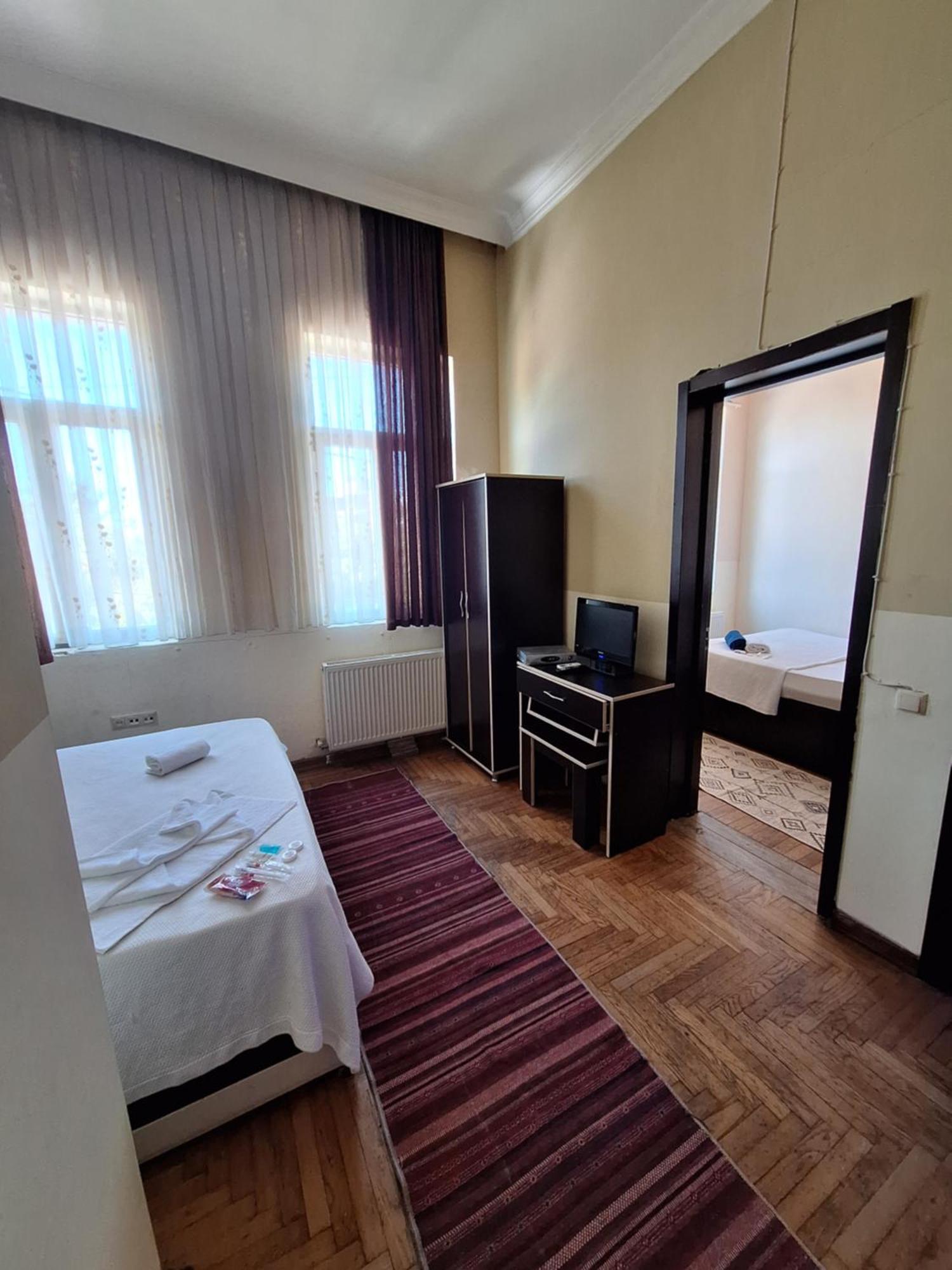 Gold Hotel Batum Bagian luar foto